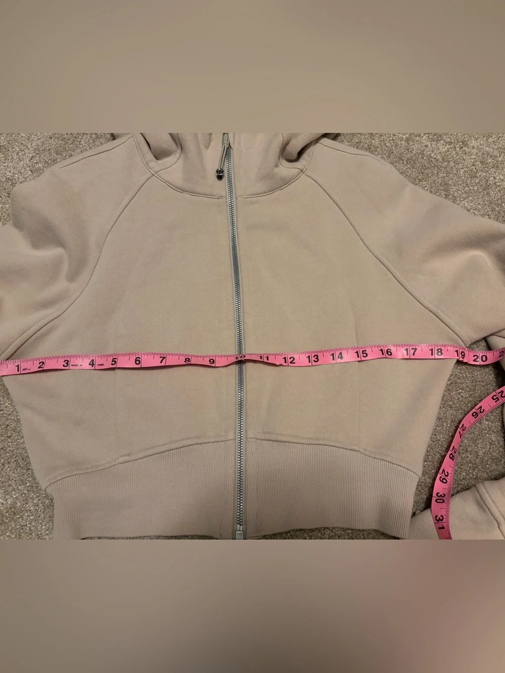 Lululemon Scuba Cropped Hoodie / Size 8 / Mojave Tan